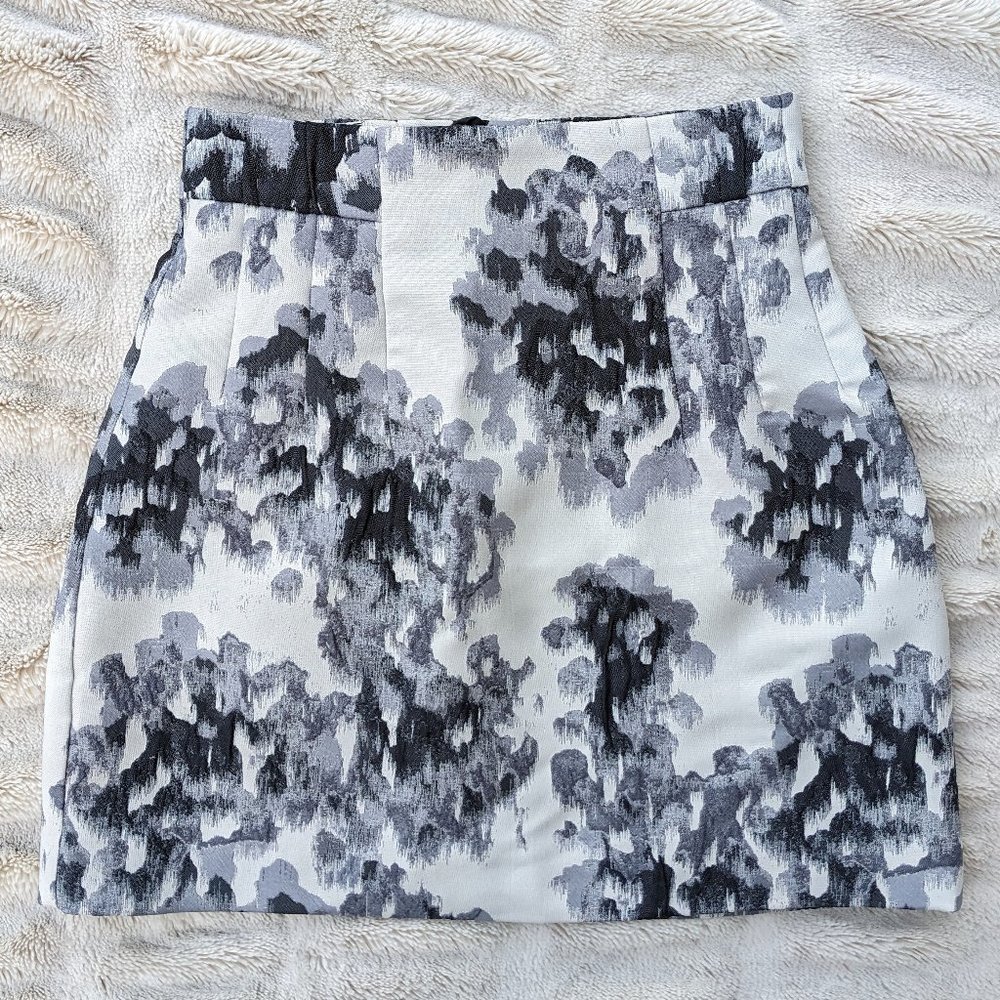 H&M Grey & Black Pattern Textured Jacquard Miniskirt, Fully Lined Size 4